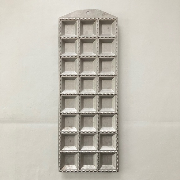 Ravioli Mold for Making 24 Square Ravioli of 32x32 mm with Square Filling Pocket - Picture 2 of 8